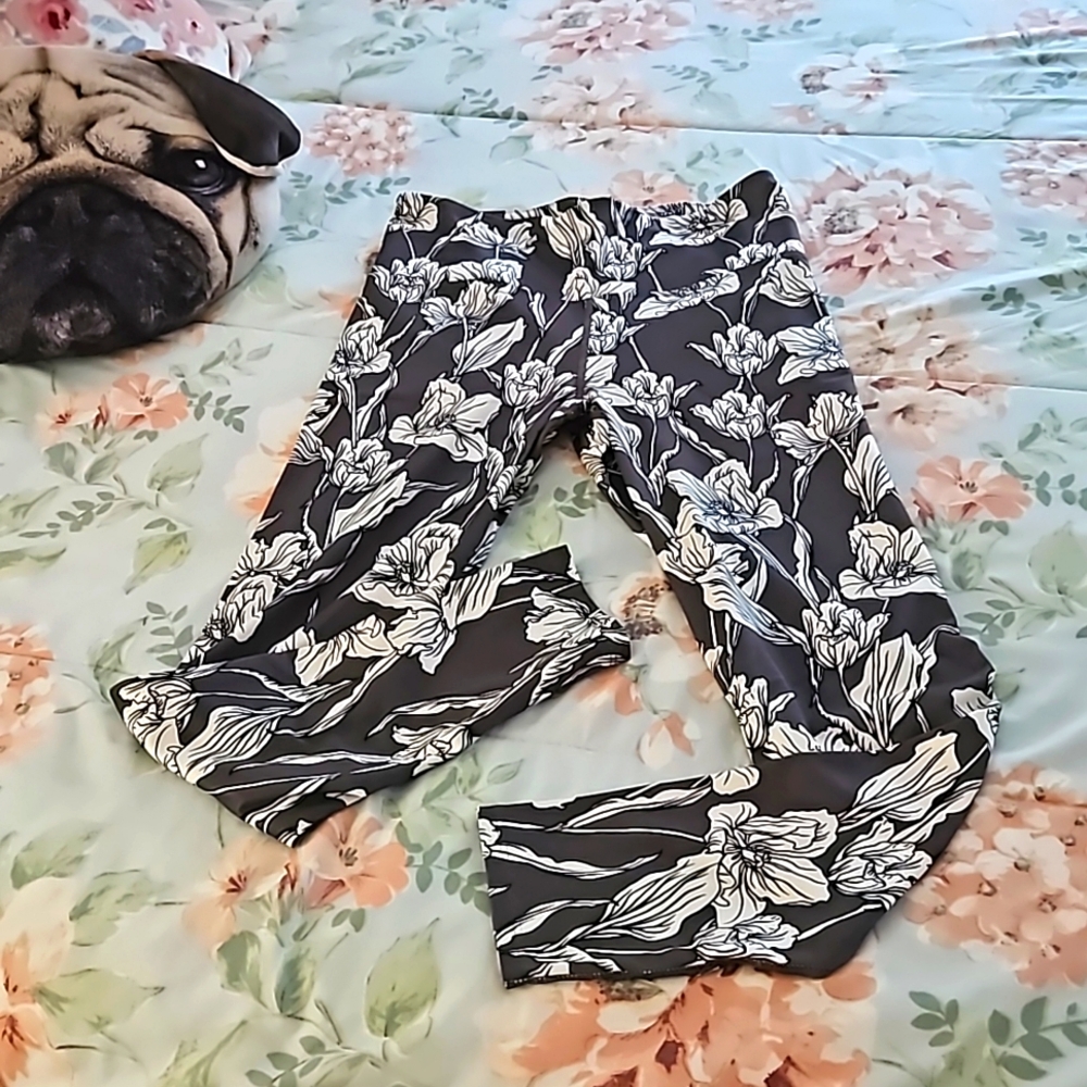 LAB JOY leggins gray white flowers size Small in great shapev